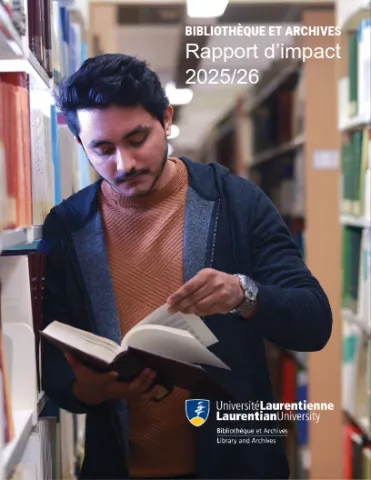 Couverture du rapport, représentant un homme en train de consulter un livre